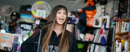 Nathy Peluso pone a vibrar el Tiny Desk al ritmo de 'Grasa' Nathy Peluso pone a vibrar el Tiny Desk al ritmo de 'Grasa'