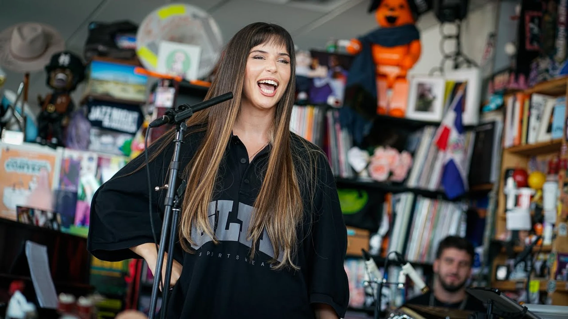 Nathy Peluso pone a vibrar el Tiny Desk al ritmo de 'Grasa' Nathy Peluso pone a vibrar el Tiny Desk al ritmo de 'Grasa'