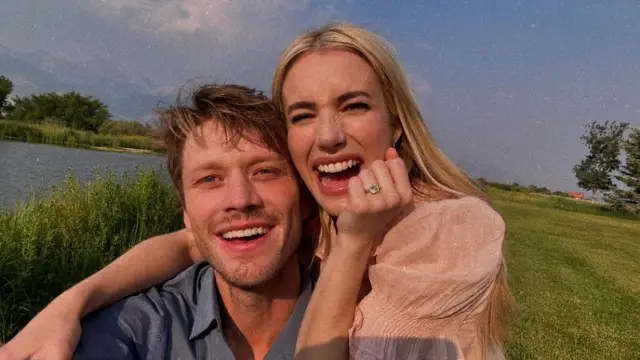 Emma Roberts y Cody John