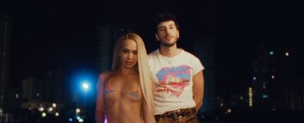 Sebasti&aacute;n Yatra y Bad Gyal en el videoclip de su colaboraci&oacute;n '2AM'