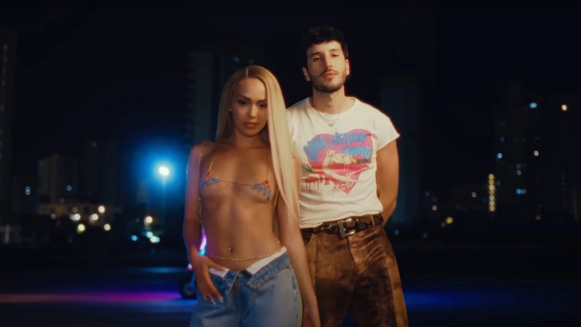 Sebastián Yatra y Bad Gyal en el videoclip de su colaboración '2AM' Sebastián Yatra y Bad Gyal en el videoclip de su colaboración '2AM'