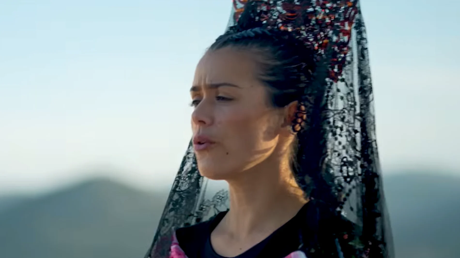 Isabel Aaiún en el videoclip de 'Puñales' Isabel Aaiún en el videoclip de 'Puñales'