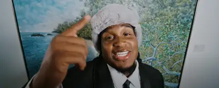 Sech en el videoclip de Picasso Sech en el videoclip de Picasso