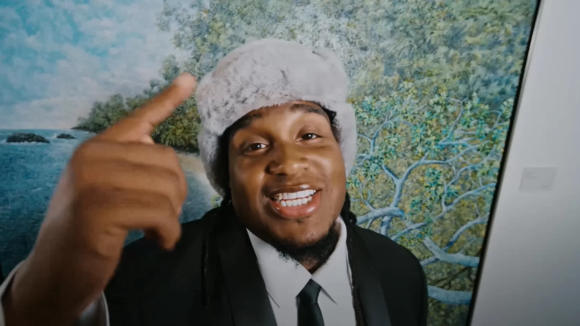 Sech en el videoclip de Picasso Sech en el videoclip de Picasso