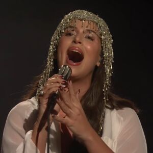 Nathy Peluso derrocha magnetismo en el The Tonight Show de Jimmy Fallon