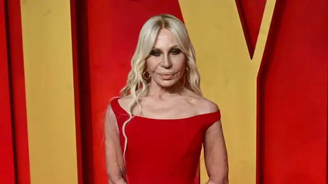 El impactante cambio físico de Donatella Versace tras sus retoques estéticos