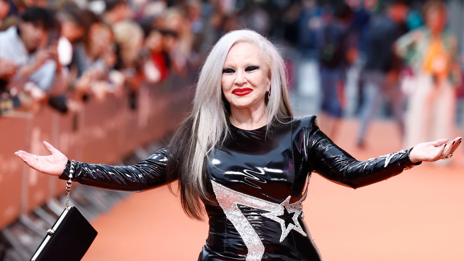 Todo lo que ha dicho Alaska sobre su ideología: "No soy de derechas ni progresista" Todo lo que ha dicho Alaska sobre su ideología: "No soy de derechas ni progresista"