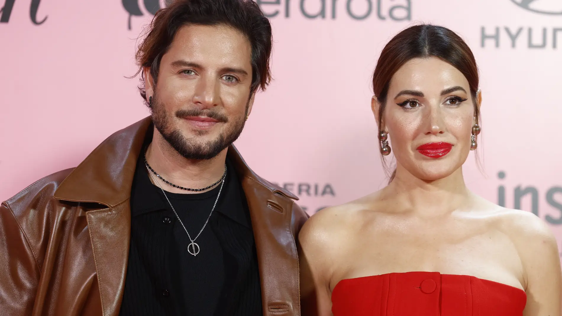 El cantante Manuel Carrasco y su pareja, Almudena Navalón El cantante Manuel Carrasco y su pareja, Almudena Navalón