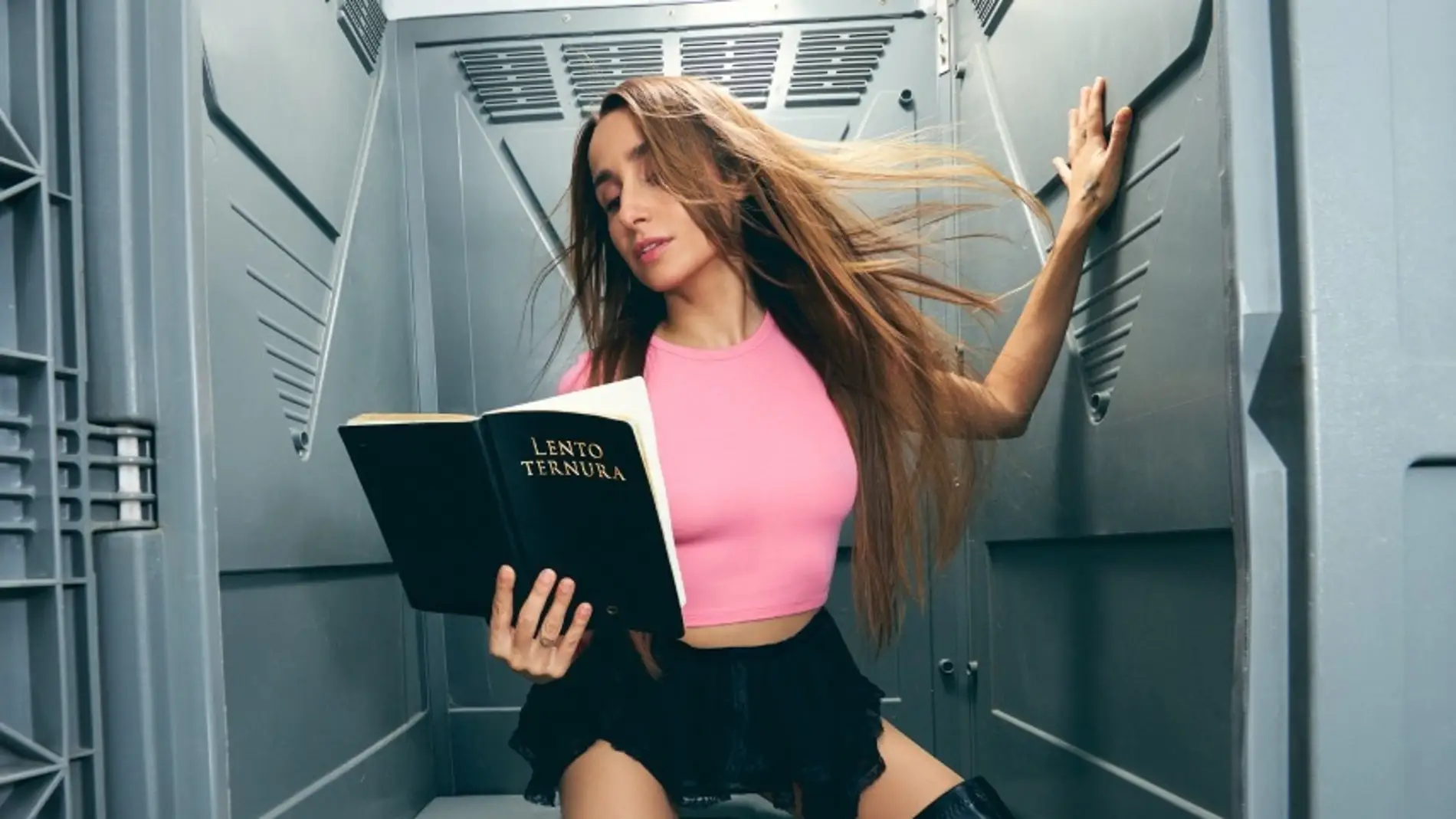 Portada de 'Lento ternura', de Zahara Portada de 'Lento ternura', de Zahara