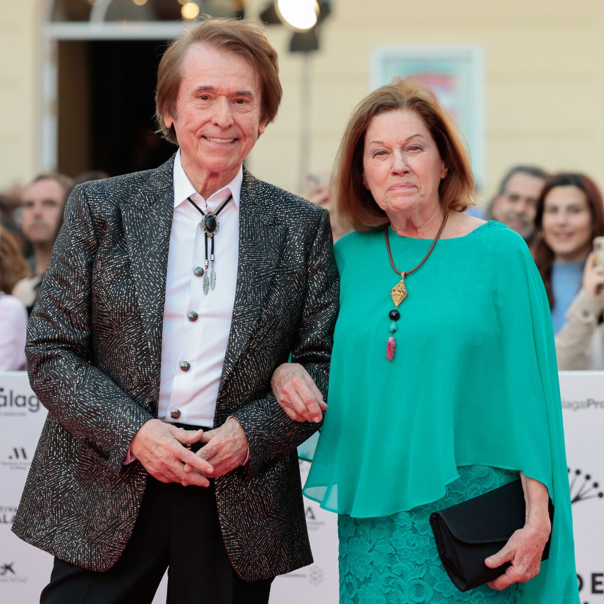 Quién es Natalia Figueroa, la mujer de Raphael con la que ha cumplido 52  años de matrimonio | Europa FM