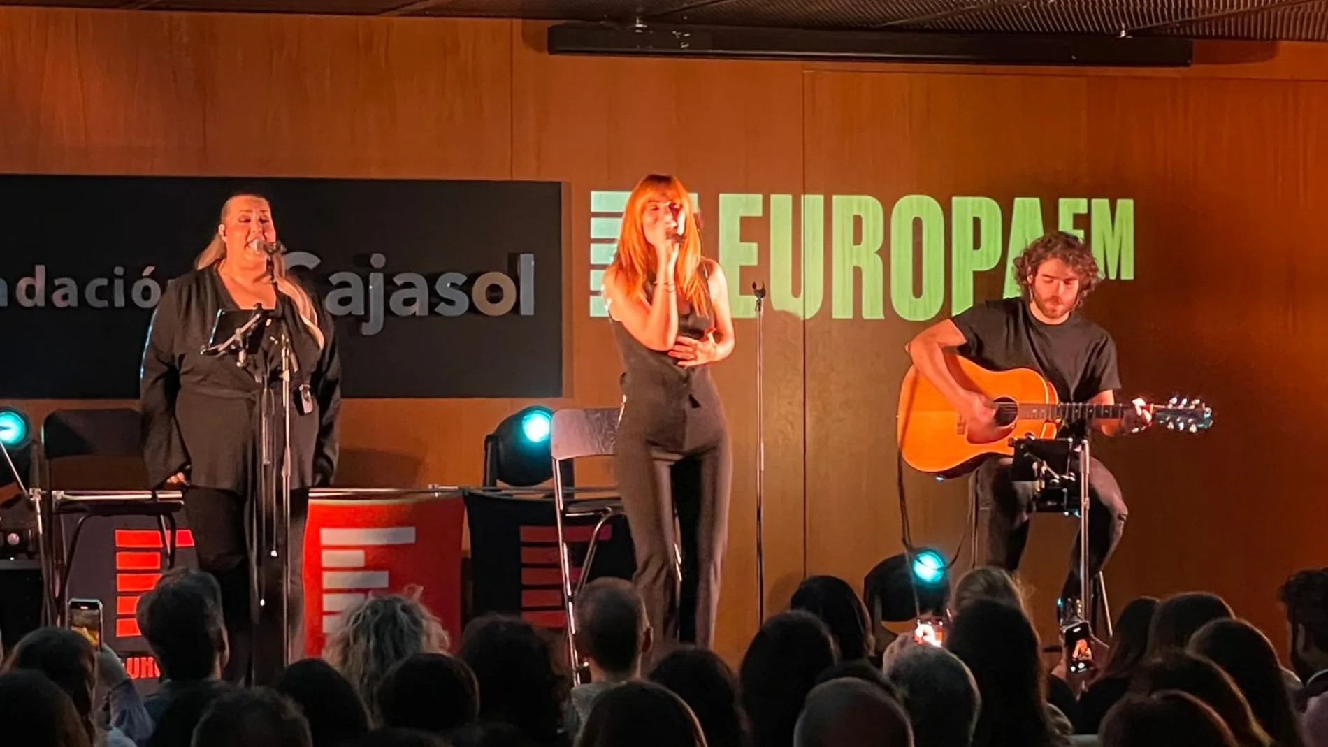 Edurne en Sevilla con Europa FM Edurne en Sevilla con Europa FM