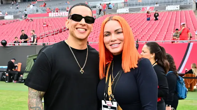 Daddy Yankee y Mireddys González en 2023