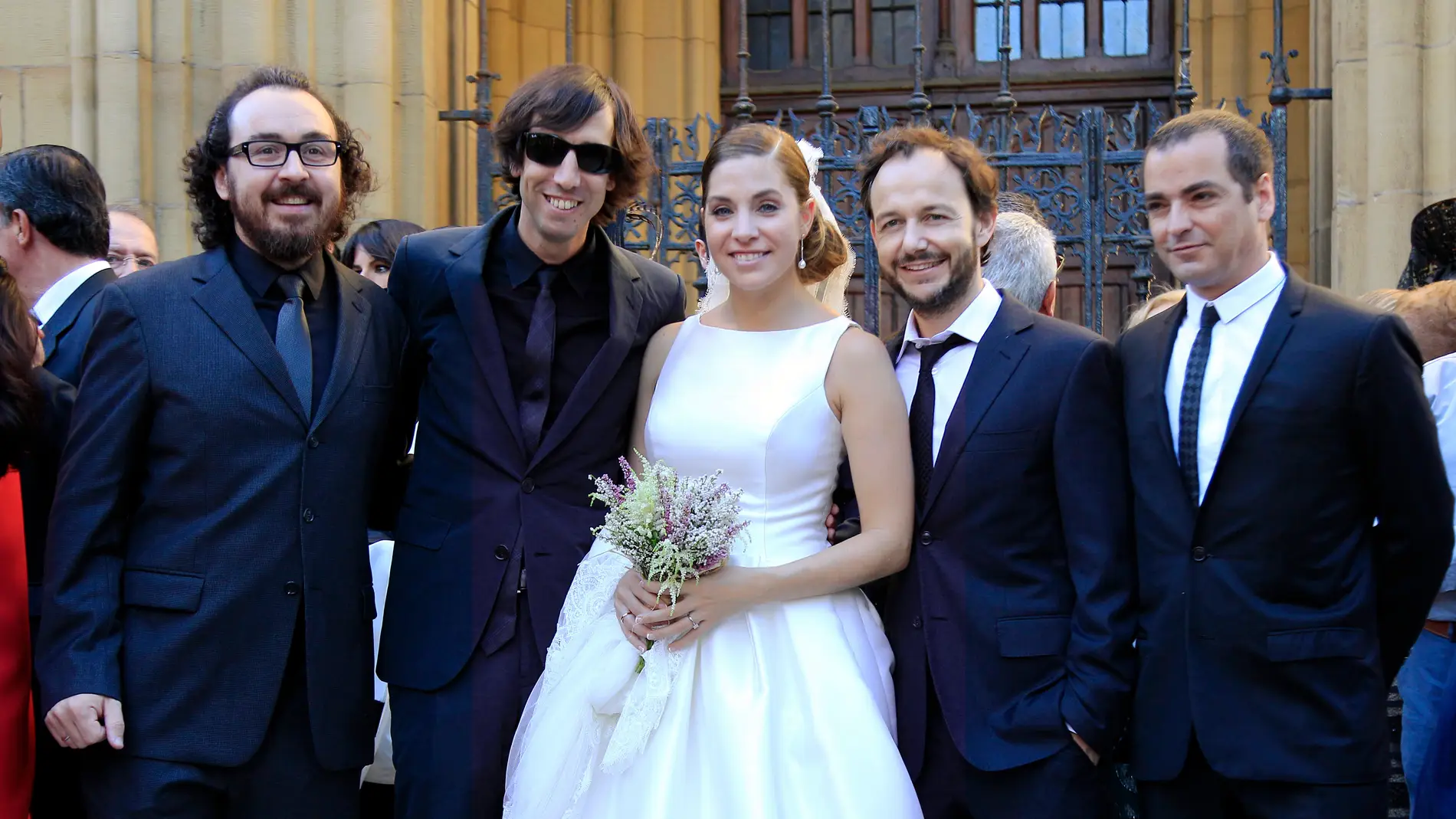 Leire con sus compañeros de La Oreja de Van Gogh en su boda en 2014 Leire con sus compañeros de La Oreja de Van Gogh en su boda en 2014