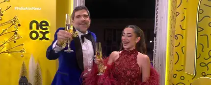 Lola Lolita y Nacho García reciben el 2025 antes que nadie desde una Puerta del Sol abarrotada Lola Lolita y Nacho García reciben el 2025 antes que nadie desde una Puerta del Sol abarrotada