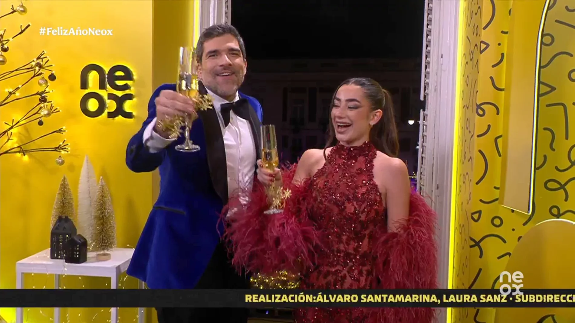 Lola Lolita y Nacho García reciben el 2025 antes que nadie desde una Puerta del Sol abarrotada Lola Lolita y Nacho García reciben el 2025 antes que nadie desde una Puerta del Sol abarrotada