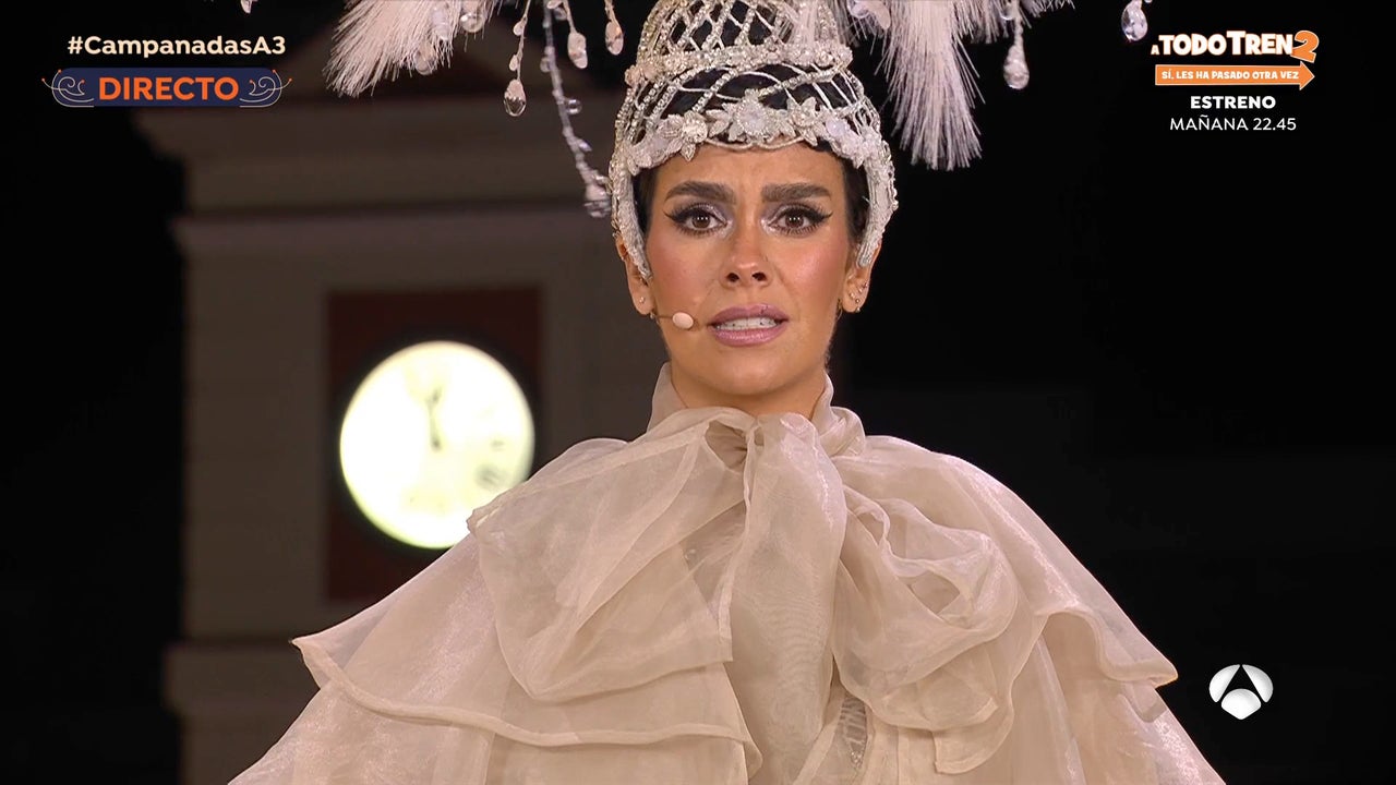 Un Vestido Joya Con Gotas De Leche Materna El Significado Del Traje De un-vestido-joya-con-gotas-de-leche-materna-el-significado-del-traje-de