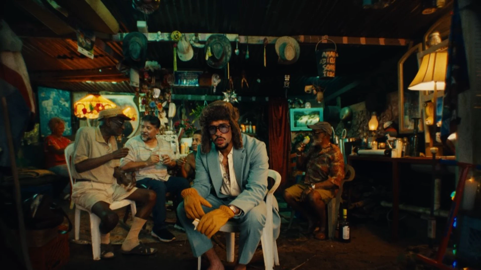 Bad Bunny lanza el videoclip de 'Pitorro de Coco', la antesala de su inminente disco 'Debí Tirar Más Fotos' Bad Bunny lanza el videoclip de 'Pitorro de Coco', la antesala de su inminente disco 'Debí Tirar Más Fotos'