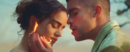 Rosalía y Bad Bunny en el videoclip de 'La noche de anoche' Rosalía y Bad Bunny en el videoclip de 'La noche de anoche'