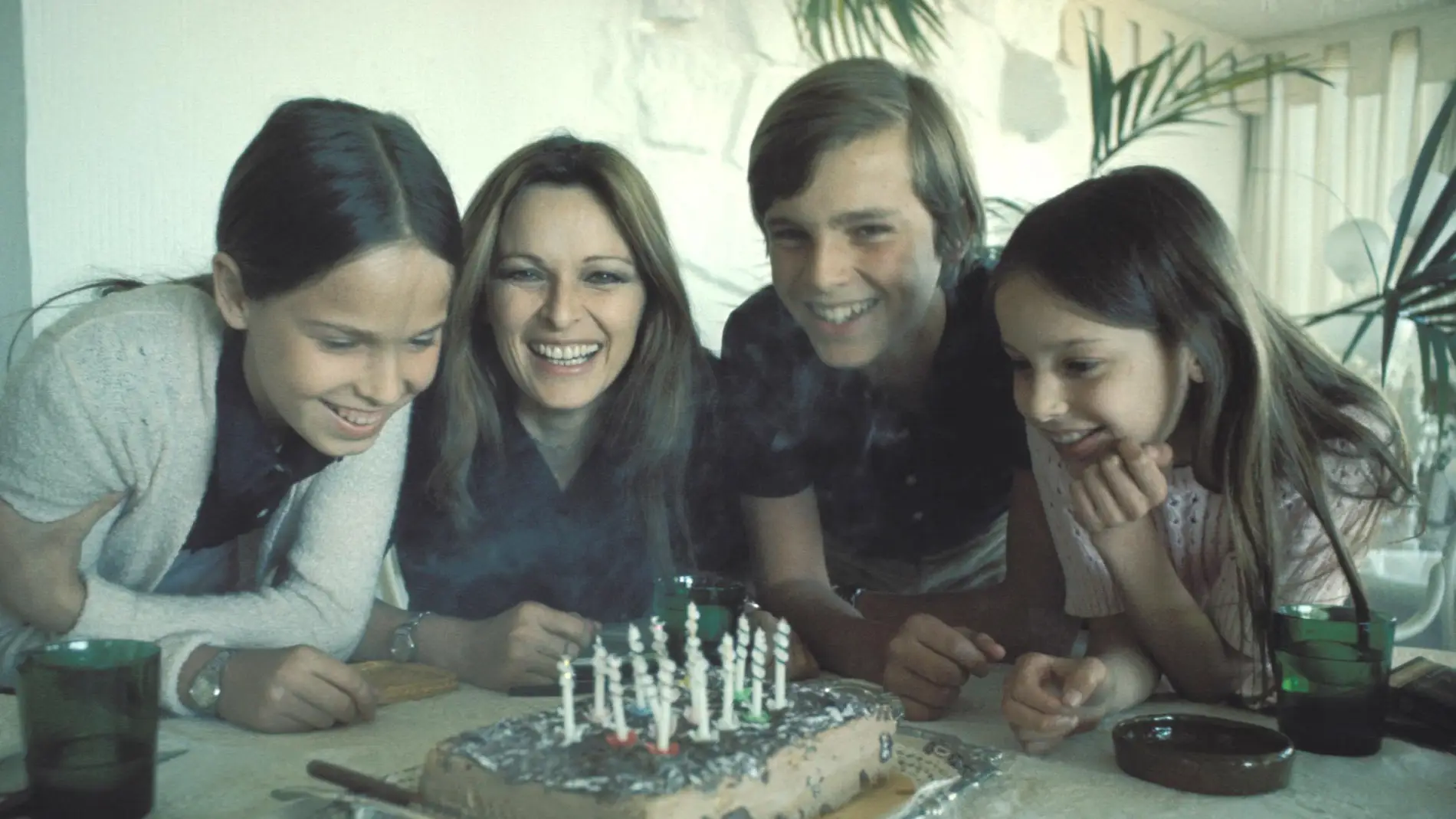 Lucía Bosé con sus tres hijos: Lucía Dominguín, Miguel Bosé y Paola Dominguín Lucía Bosé con sus tres hijos: Lucía Dominguín, Miguel Bosé y Paola Dominguín