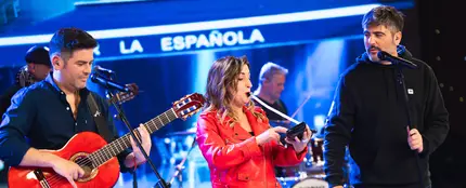 Susi Caramelo cantando con Estopa Susi Caramelo cantando con Estopa