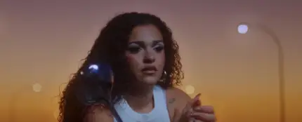 Lachispa, en el videoclip de 'Hartita de llorar'. Lachispa, en el videoclip de 'Hartita de llorar'.
