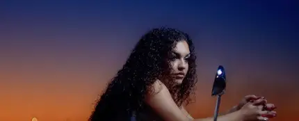 Lachispa, en el videoclip de su canción 'Hartita de llorar'. Lachispa, en el videoclip de su canción 'Hartita de llorar'.