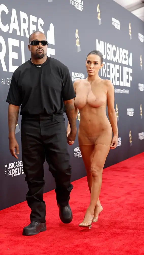 Bianca Censori y Kanye West en los Grammy 2025 Bianca Censori y Kanye West en los Grammy 2025