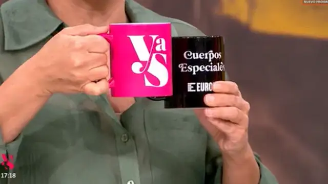 Sonsoles Ónega reparte tazas de 'Cuerpos especiales' entre sus colaboradores