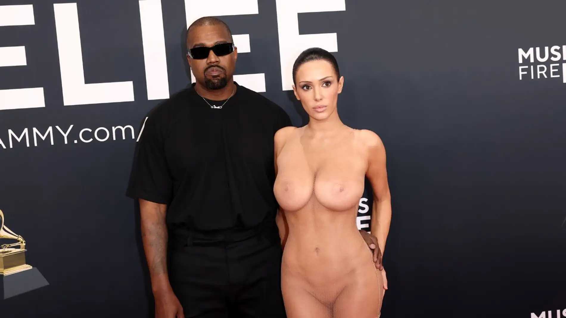Bianca Censori y Kanye West en los Premios Grammy 2025 Bianca Censori y Kanye West en los Premios Grammy 2025