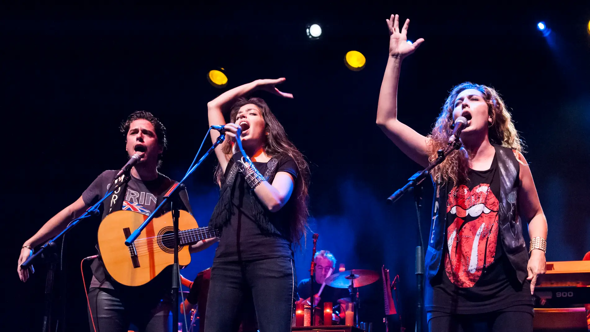 Los hermanos Morente en un concierto en el Circo Price de Madrid en 2013. Los hermanos Morente en un concierto en el Circo Price de Madrid en 2013.