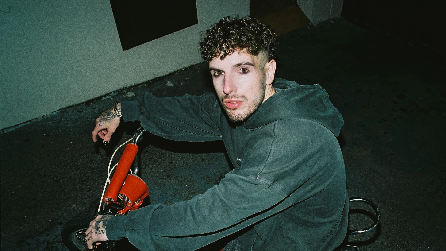 Rouss estrena el single 'Empezar de cero' Rouss estrena el single 'Empezar de cero'