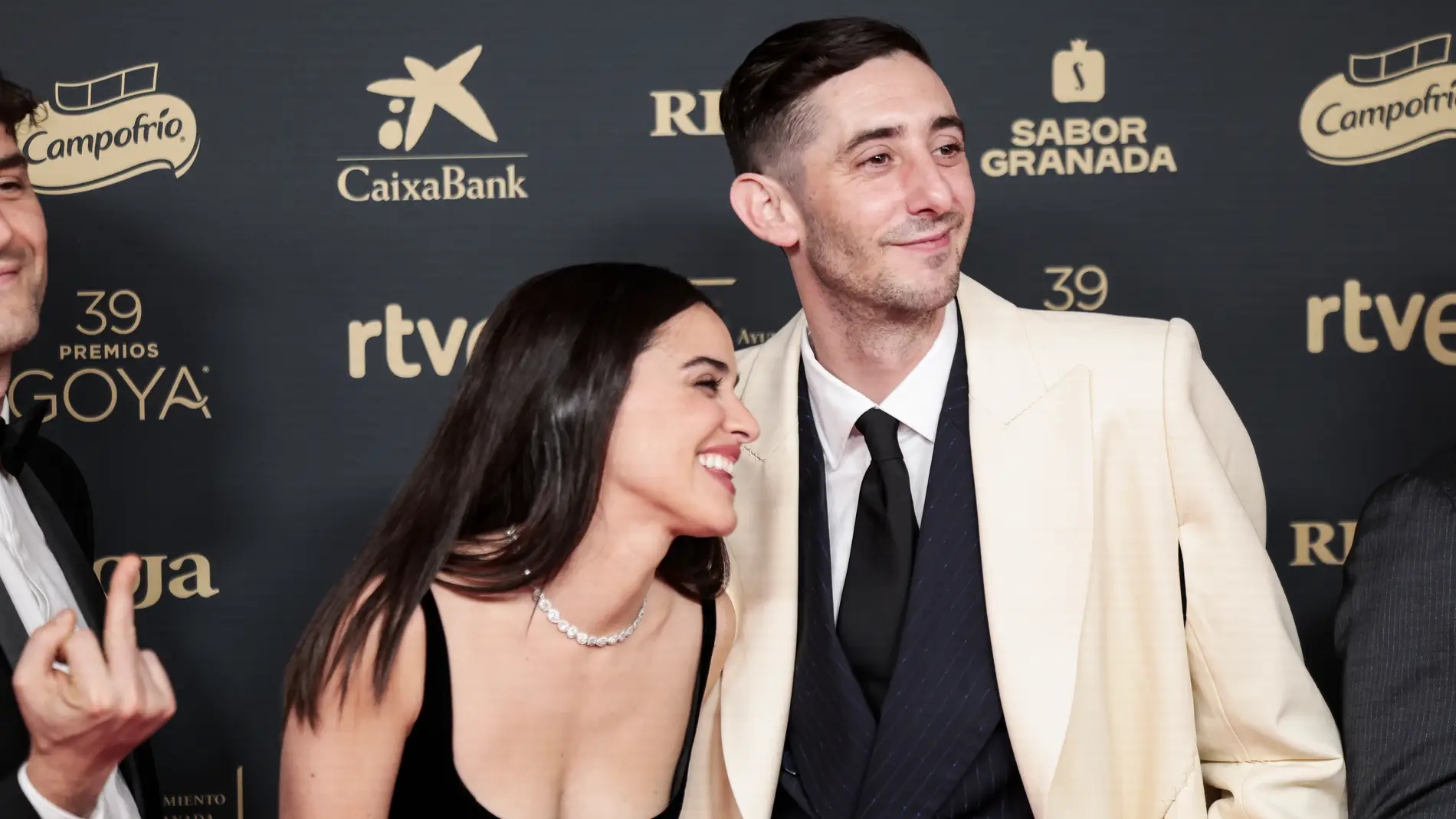 Macarena García y Enric Auquer en la alfombra roja de los Goya 2025 Macarena García y Enric Auquer en la alfombra roja de los Goya 2025