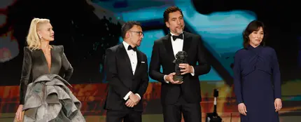 Belén Rueda, Alejandro Amenábar, Javier Bardem y Lola Dueñas entregan el Goya a Mejor película Belén Rueda, Alejandro Amenábar, Javier Bardem y Lola Dueñas entregan el Goya a Mejor película