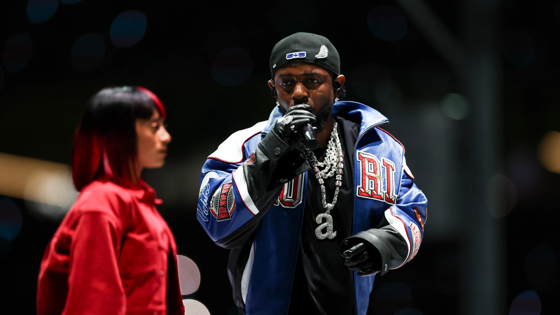 "A minor": el mensaje oculto en la Super Bowl con el que Kendrick Lamar acusa a Drake de pederastia "A minor": el mensaje oculto en la Super Bowl con el que Kendrick Lamar acusa a Drake de pederastia