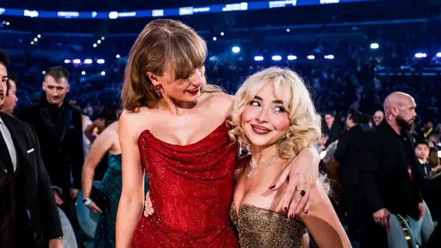 Taylor Swift y Sabrina Carpenter en los Grammy 2025