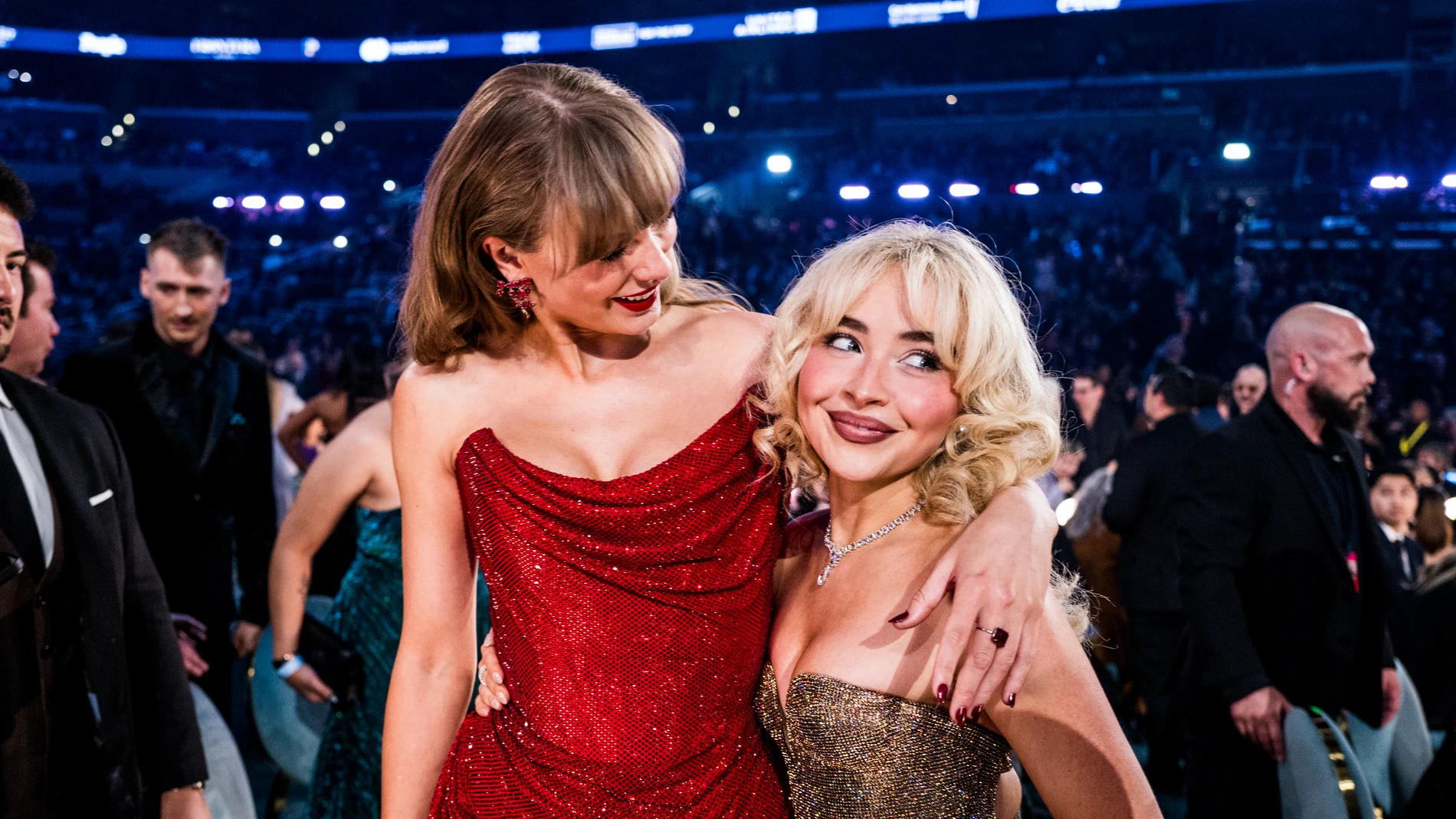 Taylor Swift y Sabrina Carpenter en los Grammy 2025 Taylor Swift y Sabrina Carpenter en los Grammy 2025