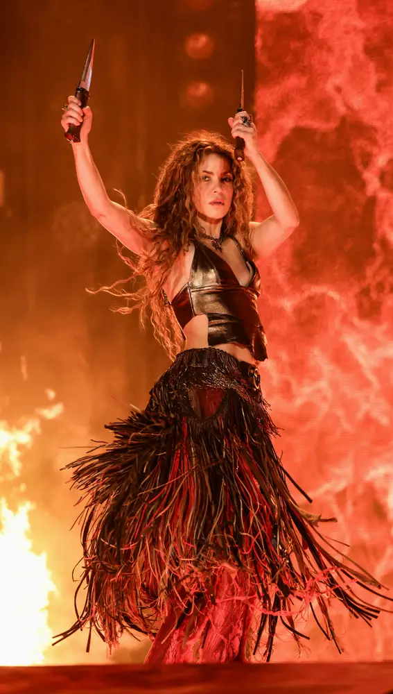 Shakira canta 'Wherever, wherever' Shakira canta 'Wherever, wherever'