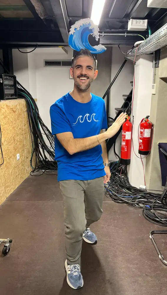 Javi Sánchez con una ola en la cabeza es Javi y Mar (Cadena 100) Javi Sánchez con una ola en la cabeza es Javi y Mar (Cadena 100)