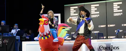 Eva Soriano y Nacho García, disfrazados en el especial 'Cuerpos especiales' por el Día Mundial de la Radio. Eva Soriano y Nacho García, disfrazados en el especial 'Cuerpos especiales' por el Día Mundial de la Radio.