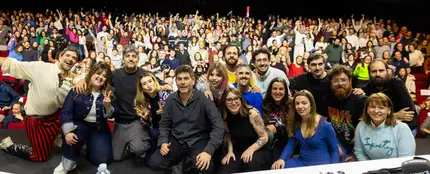 Estopa, el equipo de 'Cuerpos especiales' y todo el público del Teatro Capitol de Madrid. Estopa, el equipo de 'Cuerpos especiales' y todo el público del Teatro Capitol de Madrid.