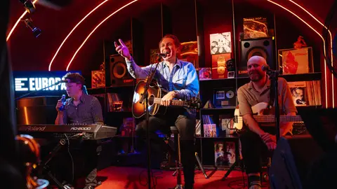 Franz Ferdinand, primera banda internacional que se une al Local de Ensayo Europa FM. Franz Ferdinand, primera banda internacional que se une al Local de Ensayo Europa FM.