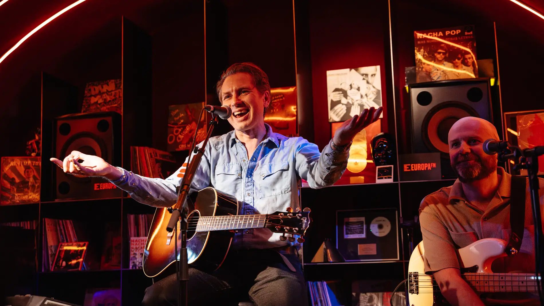 Alex Kapranos charla con los fans en el Local de Ensayo Europa FM Alex Kapranos charla con los fans en el Local de Ensayo Europa FM