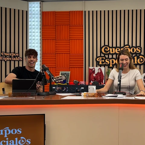 Diego Arroyo y Eva Soriano discuten sobre el horóscopo en un duelo musical Diego Arroyo y Eva Soriano discuten sobre el horóscopo en un duelo musical