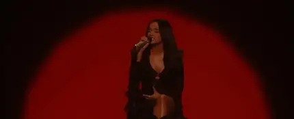 Becky G canta 'Querido Abuelo' en los Premios Lo Nuestro 2025 Becky G canta 'Querido Abuelo' en los Premios Lo Nuestro 2025