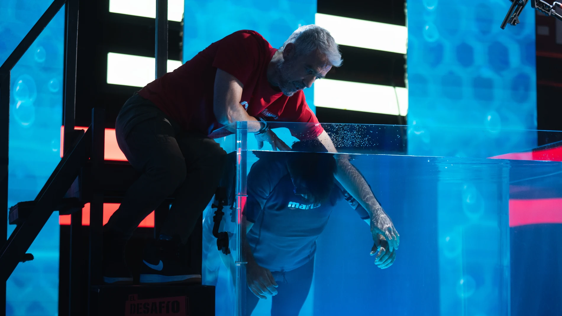 Manuel Díaz 'El Cordobés' en la prueba de apnea en 'El Desafío 6' con Juandi Alcázar Manuel Díaz 'El Cordobés' en la prueba de apnea en 'El Desafío 6' con Juandi Alcázar