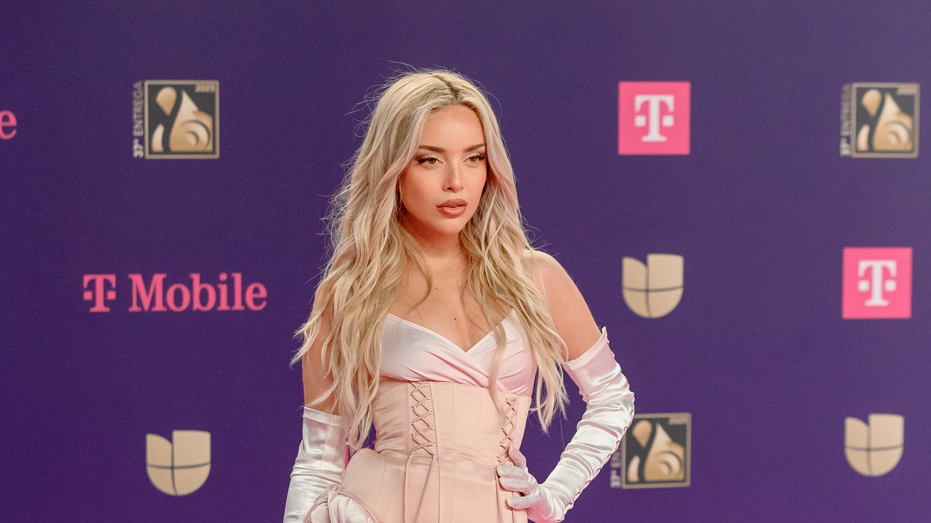 Ana Mena en los Premios Lo Nuestro Ana Mena en los Premios Lo Nuestro