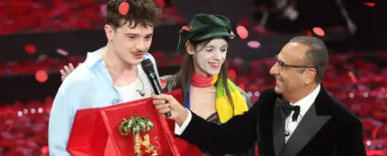 Olly, Lucio Corsi y Carlo Conti en Sanremo 2025 Olly, Lucio Corsi y Carlo Conti en Sanremo 2025