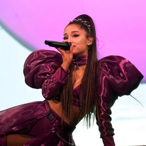 Ariana Grande cambia su vestuario en concierto por problemas de salud Ariana Grande cambia su vestuario en concierto por problemas de salud