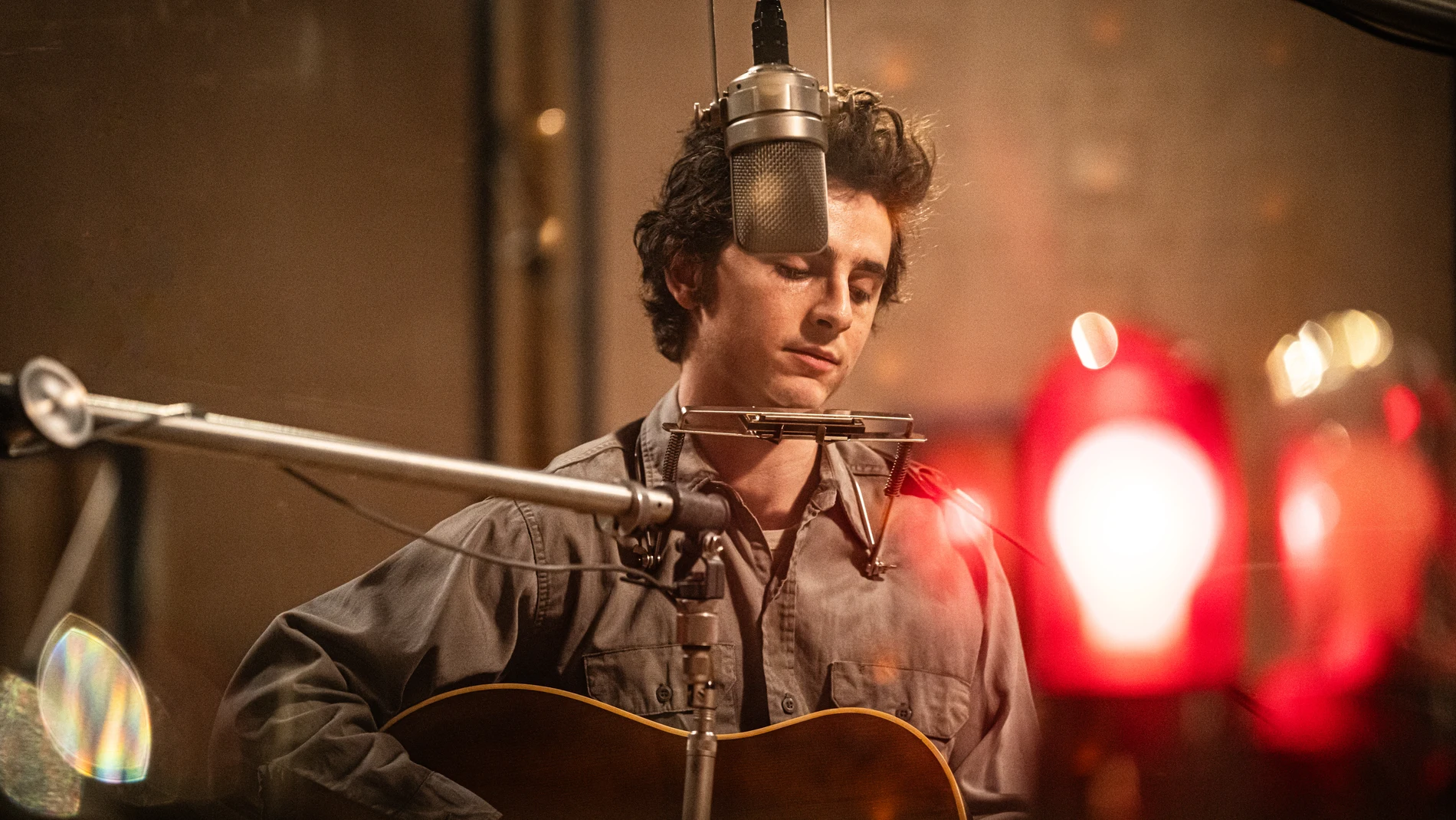 Timothée Chalamet da vida y voz a Bob Dylan en 'A Complete Unknown' Timothée Chalamet da vida y voz a Bob Dylan en 'A Complete Unknown'