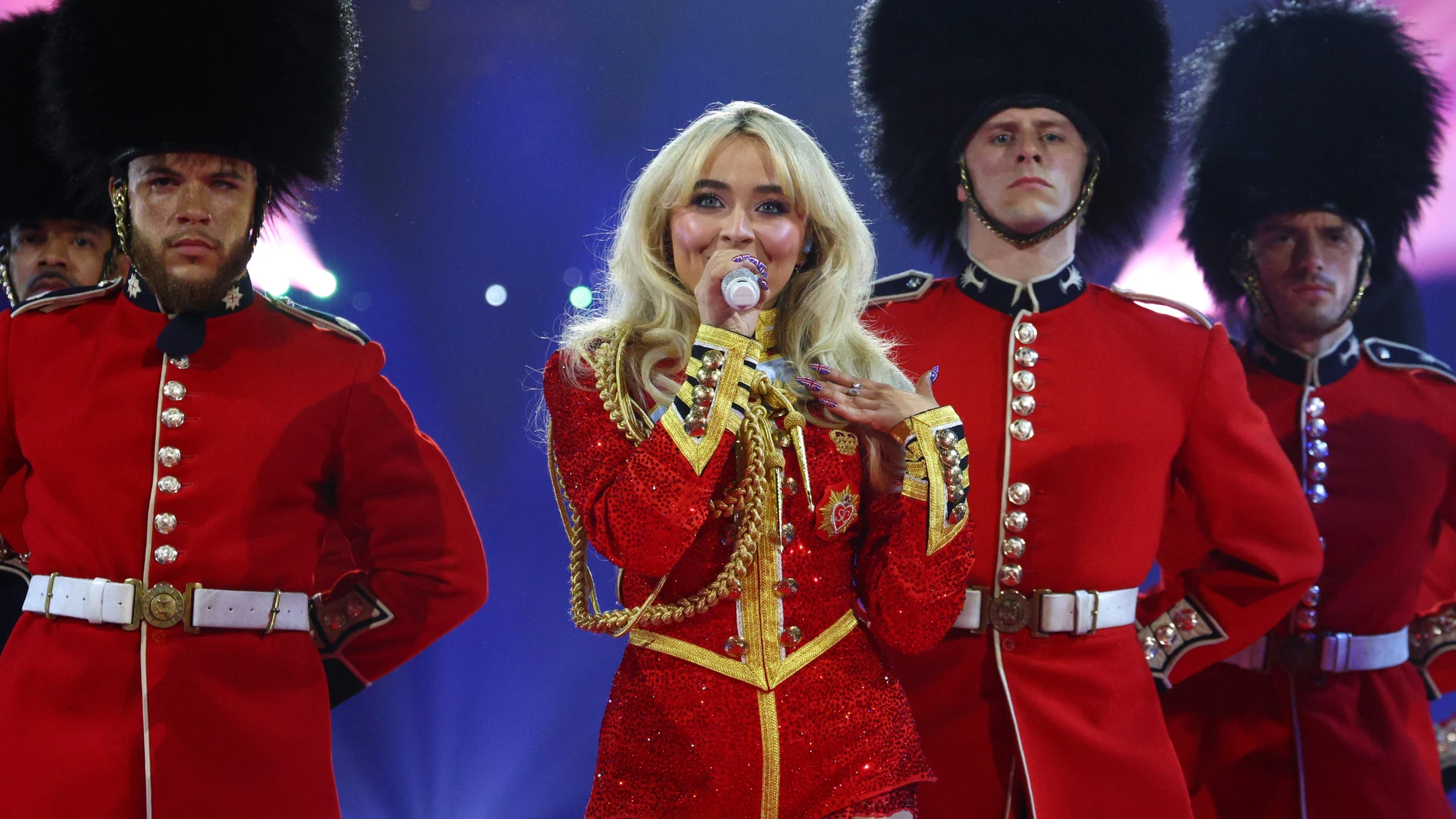 Sabrina Carpenter en su actuación de los BRIT Awards 2025 Sabrina Carpenter en su actuación de los BRIT Awards 2025